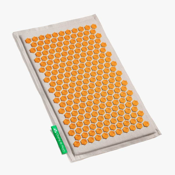 Tapis d’acupression Champ de Fleurs en lin naturel avec stimulateurs lotus orange pour une relaxation profonde et naturelle


